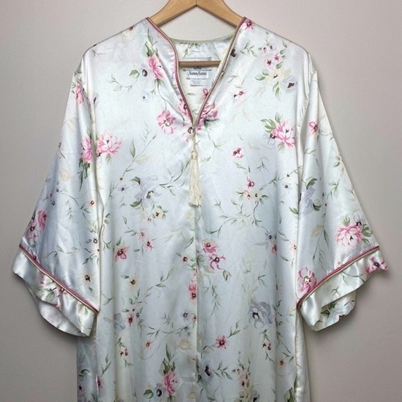 Valentino Other - Vintage Valentino Floral Satin Robe Size Petite